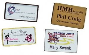 Badges - Personnalisés avec noms - 1.5 x 3 - Avec épinglette - Enveloppe extérieure or ou argent - Impr. pleines couleurs