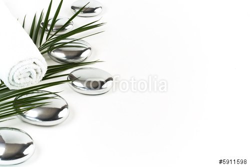 metal pebbles, towel and palm leaf  - 901150967