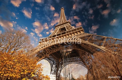 Beautiful colors of Eiffel Tower and Paris Sky - 901139073