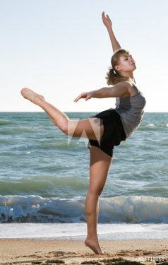 beauty gymnastics girl on sea - 900738677