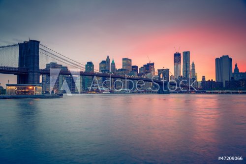Brooklyn bridge and Manhattan at dusk - 901139708