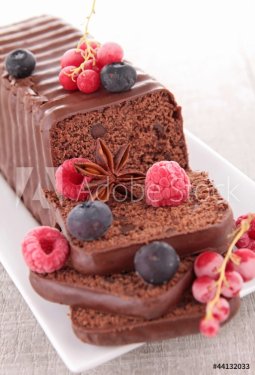 chocolate pie and berries - 900623217