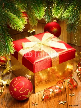 christmas tree with gifts - 900156770