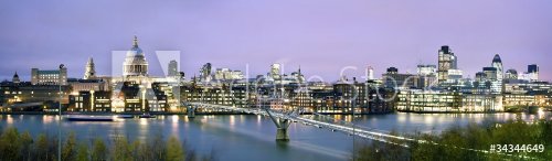 City of London at twilight - 900019440