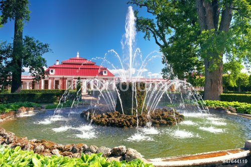Fountain Sheaf in Pertergof, Saint-Petersburg - 901100832