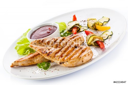 Grilled chicken breasts and vegetables - 900444080