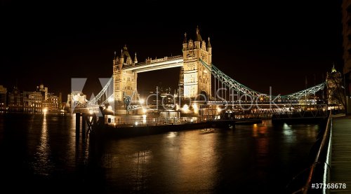 London Bridge night - 900095541
