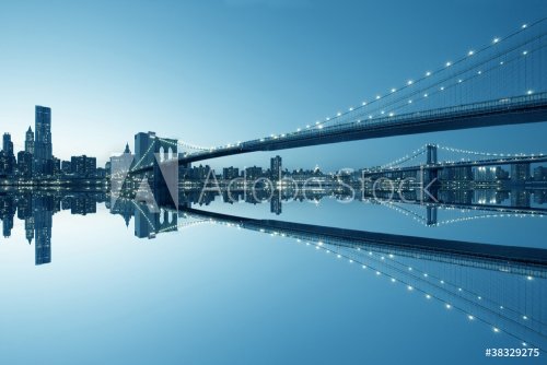 New York city skyline Brooklyn bridge with reflection - 900095354