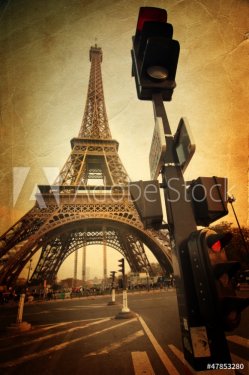 nostalgisches Bild vom Eiffelturm mit Ampelanlage