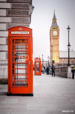 red phone boxes - 900882416