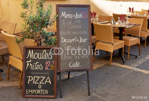 Street restaurant in France - 901145101