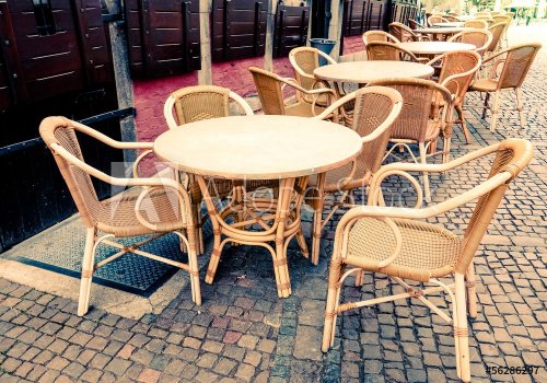 Street view of a coffee terrace with tables and chairs - 901141756
