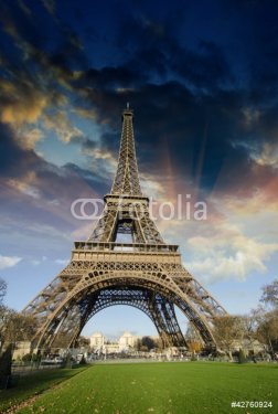 Sunrise in Paris, with the Eiffel Tower - 900459779