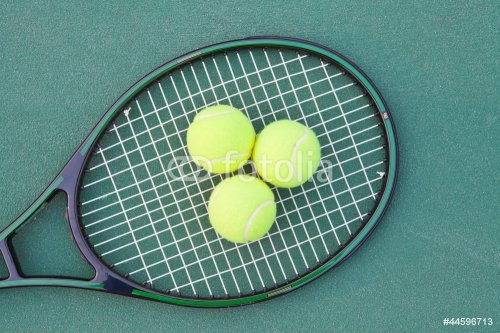 Tennis court with ball and racket - 900663585
