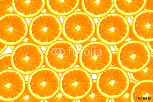 Fette di arance su fondo bianco - 900572996