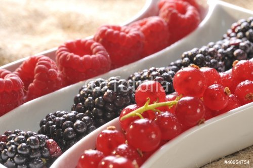 fresh berries - 900663568