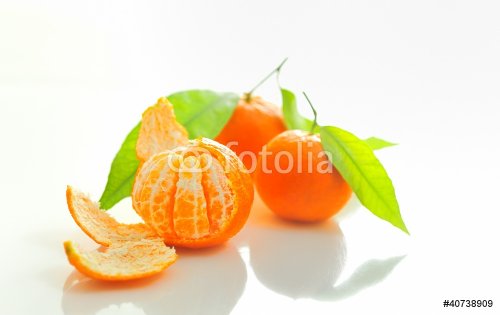 mandarin with leaf - 900663581