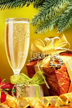 Champagne and gift - 900636333