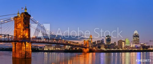 Cincinnati skyline panorama. - 900083186
