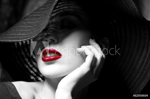 Mysterious woman in black hat. Red lips - 901152792