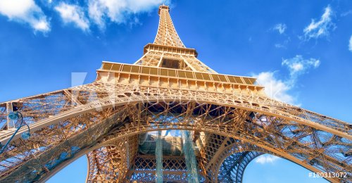 Tour Eiffel vue de dessous Paris