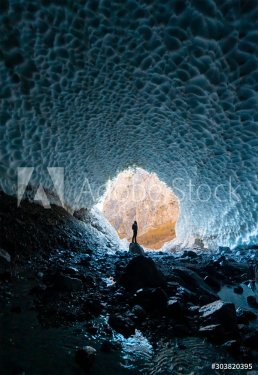 Deutschland Ice Chapel Glacier Climate Change Global Warming cave explorer - 901155420