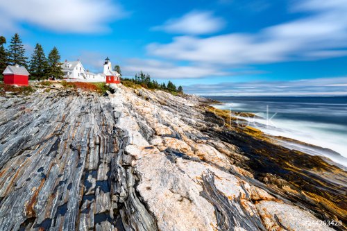 Pemaquid Point Light. The Pemaquid Point Light is a historic US lighthouse located in Bristol, Lincoln County, Maine, at the tip of the Pemaquid Neck