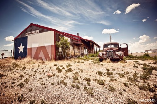 Abandoned restaraunt on route 66 road in USA - 901147784