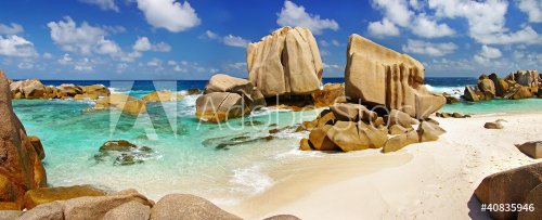 amazing Seychelles - panoramic picture of rocky beach - 900351962
