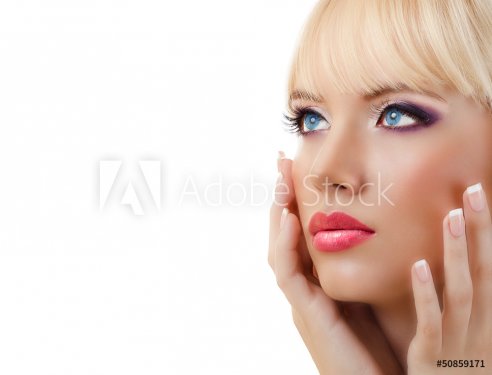 Beautiful young woman with manicure and purple makeup - 901138796