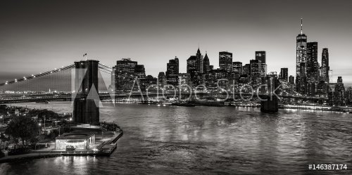 Black & White elevated view of the Brooklyn Bridge and Lower Manhattan skyscr... - 901153023