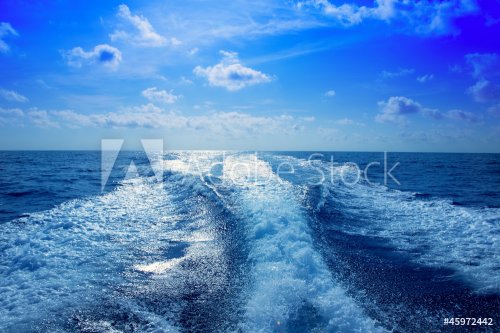 Boat wake prop wash foam in blue sky - 900973736
