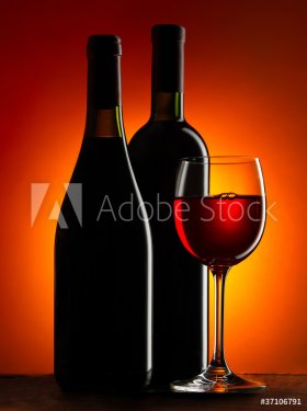 Bottle and glass of red wine - 900634866