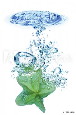 Bubbles in blue water - 900636465