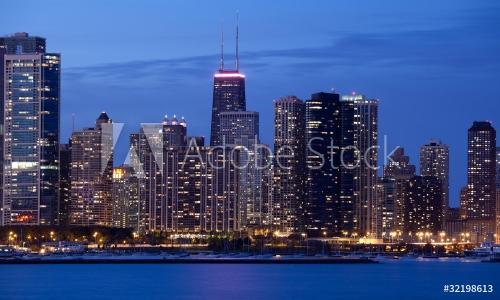 Chicago at night - 900451833
