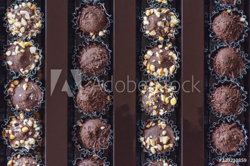 Chocolate truffle sweets with nuts - 901152541