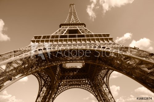 Eiffel Tower in Sepia - 900367434