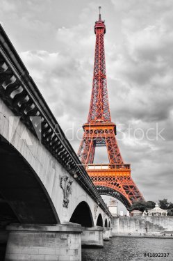 Eiffel tower monochrome and red - 901144388