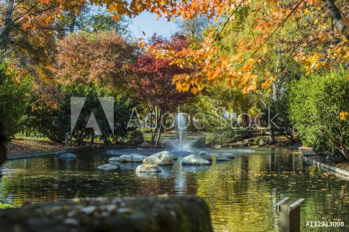 Fountain in autumn - 901149355