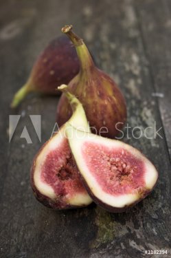 fresh figs - 900459913