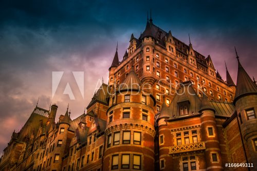 Frontenac Castle in Old Quebec City in the beautiful sunrise light. High dyna... - 901154575