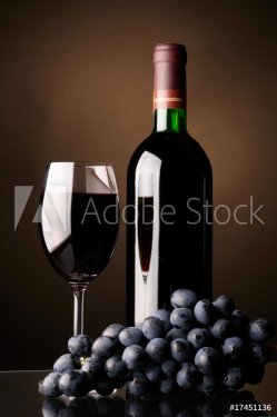 Glass and bottle of red wine - 900673782