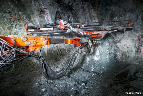 Gold mining underground - 901148371