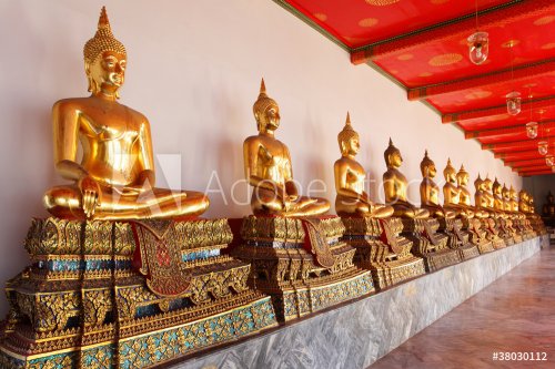 Gold statues of the Buddha