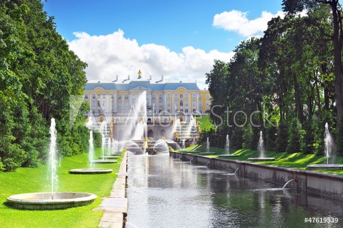 Grand cascade in Pertergof, Saint-Petersburg, Russia. - 901100835
