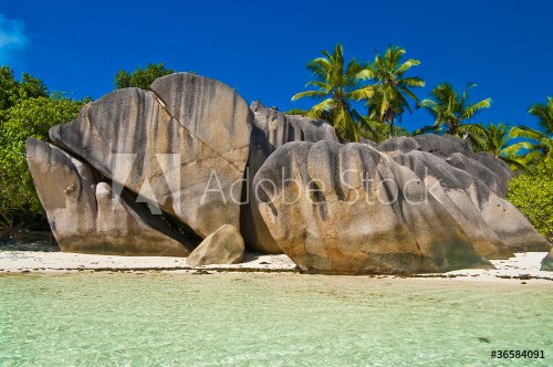granite rocky beach Seychelles ilslad La digue - 900590425