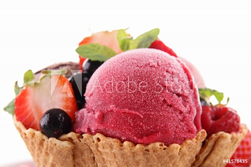 ice cream and berry - 900397879