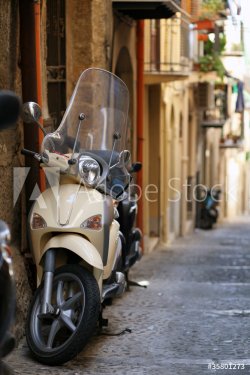 Italian street - 900629226