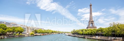 Landscape panoramic view on the Eiffel tower and Seine river during the sunny... - 901153978