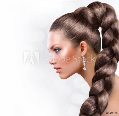 Long Healthy Hair. Beautiful Woman Portrait with Long Brown Hair - 900478629
